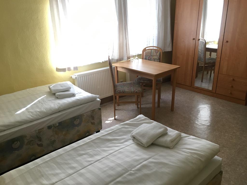 Budget Doppelzimmer mit Gemeinschaftsbad
